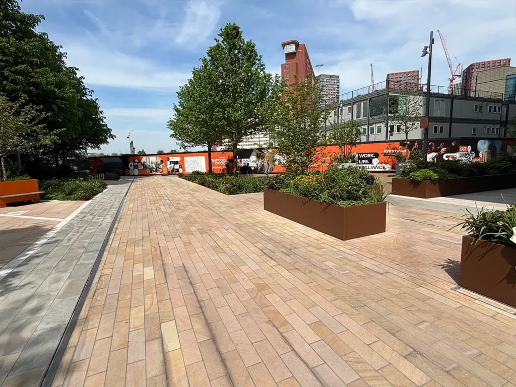 district-plaza-united-kingdom-002
