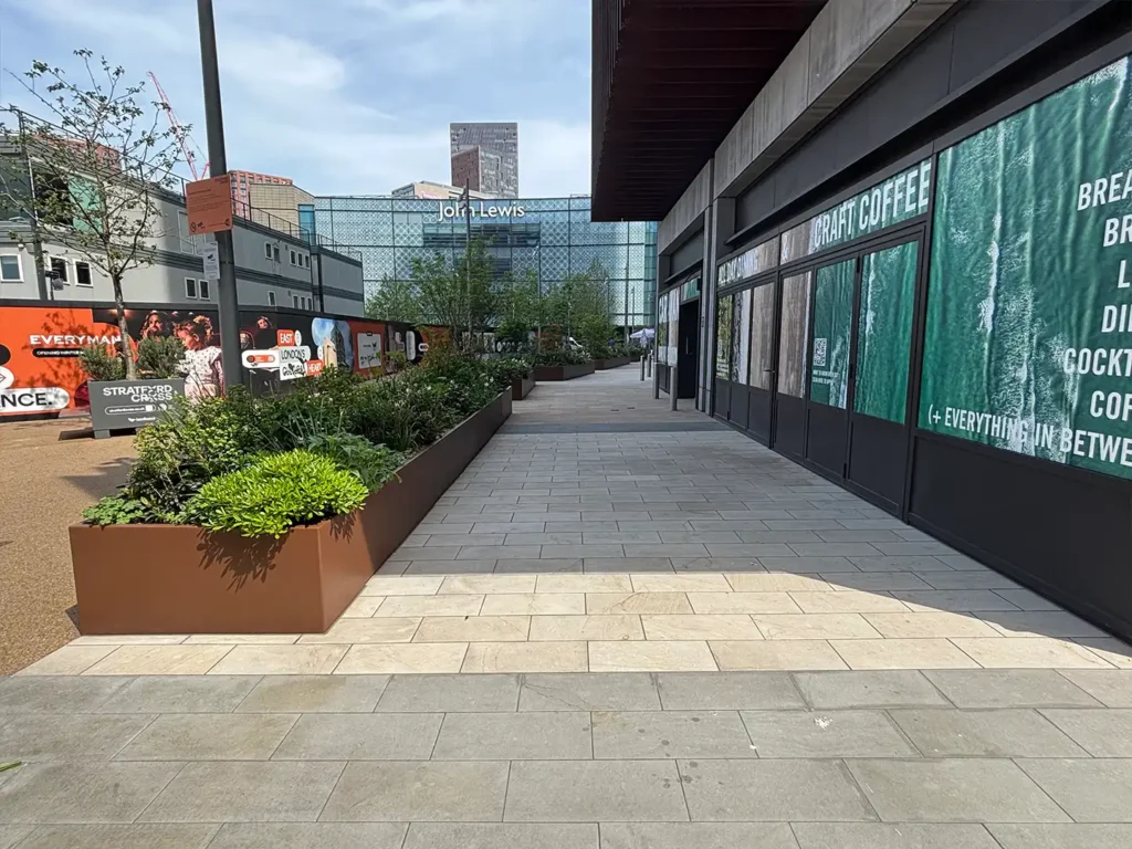 district-plaza-united-kingdom-003