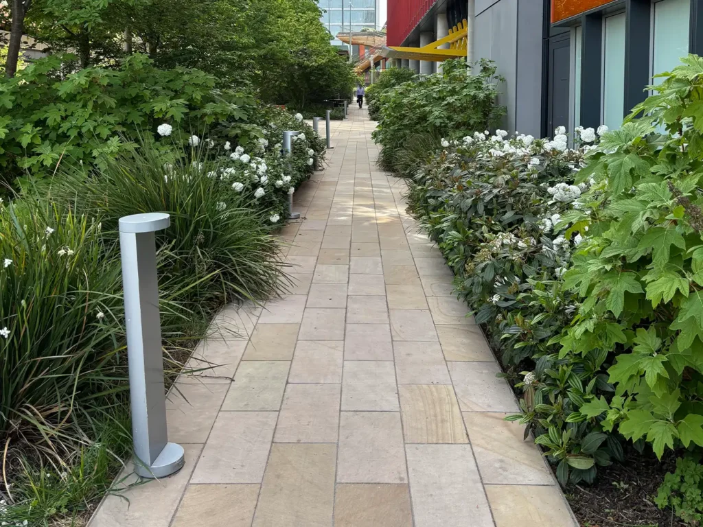 district-plaza-united-kingdom-004