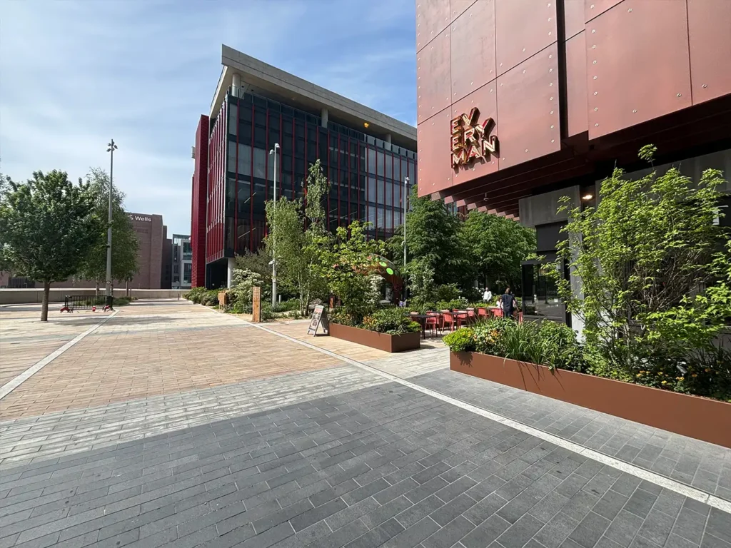 district-plaza-united-kingdom-006