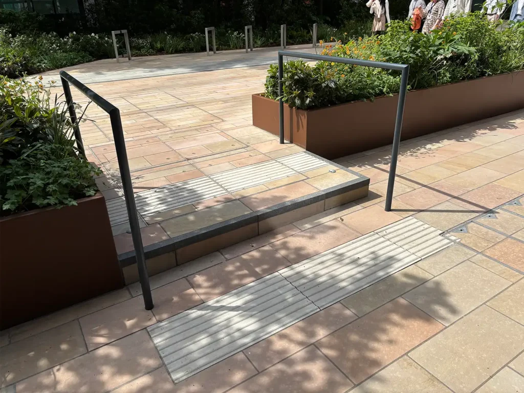 district-plaza-united-kingdom-007