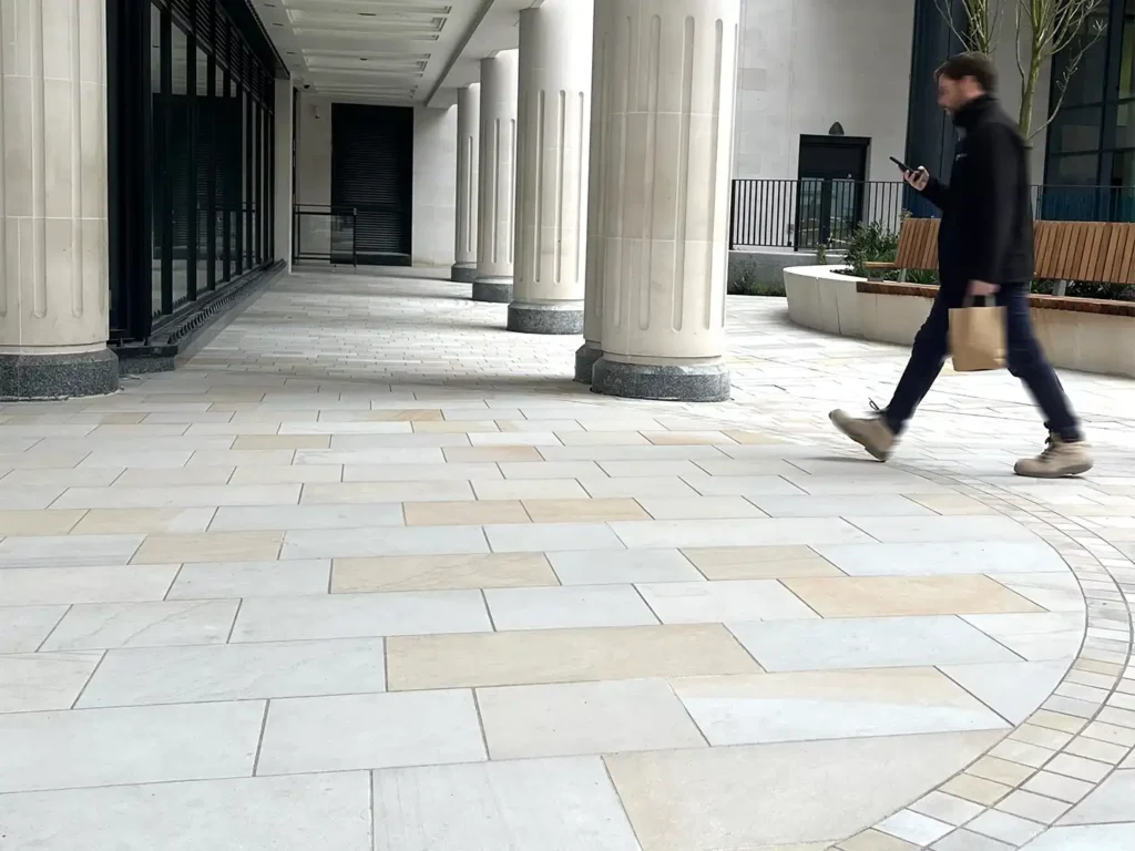 office-courtyard-united-kingdom-002