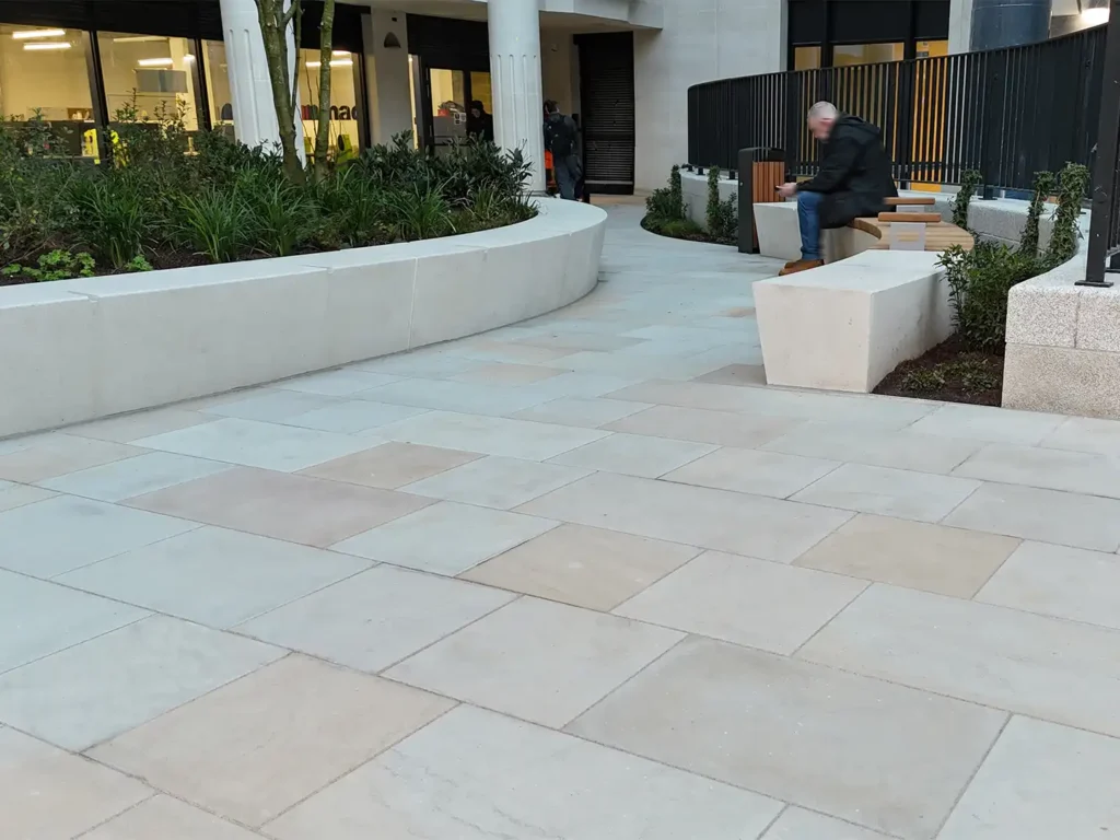 office-courtyard-united-kingdom-003